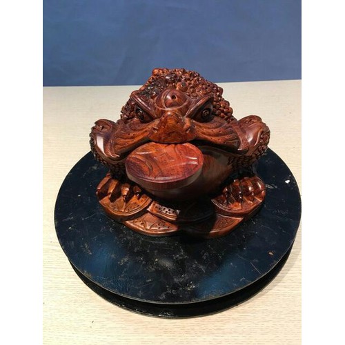 Tượng Cóc Ngậm Tiền Gỗ Hương